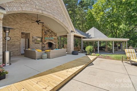 A home in Huntersville