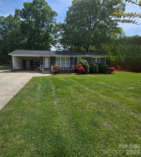 Photo of 421 Kingfield Drive SW, Concord, NC 28027 (MLS # 4368933)