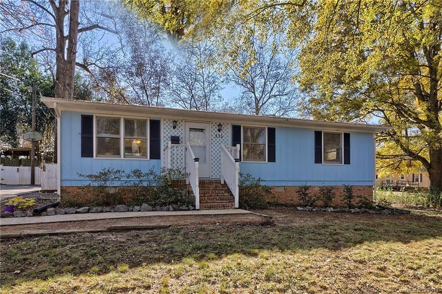 You'll be home just in time for the holidays in this lovely, charming 3 BR home nestled in downtown Fort Mill. Convenient to Walter Elisha Park, Harris Street Park and minutes to I-77/Charlotte. Super comfy living room with large open kitchen. Upgraded bathroom! Newer roof. Large bedrooms with laminate floors throughout. Flat, fenced in backyard with deck - perfect for entertaining. Plenty of storage in the outdoor shed and powered workshop. Spacious side yard.