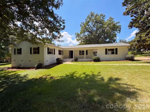Photo of 8519 Denbur Drive, Charlotte, NC 28215 (MLS # 4415963)