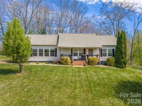Photo of 12 Jackson Cove Road, Leicester, NC 28748 (MLS # 4366990)