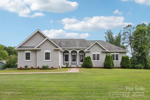 150 Baton Lane Hendersonville NC 28792
