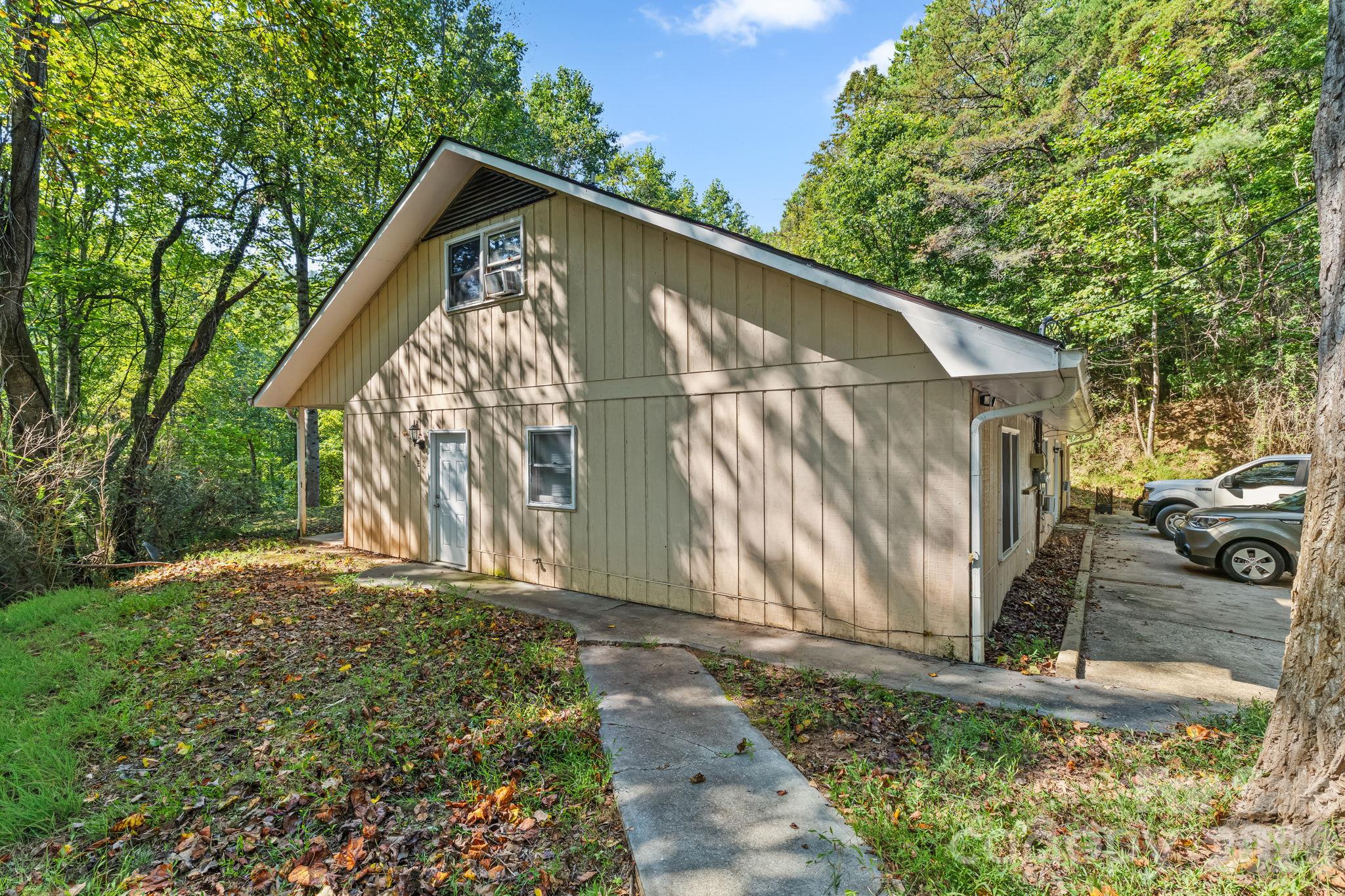 487 N Country Club Drive