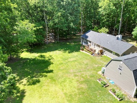 Photo of 9309 N Pine Hill Lane, Charlotte, NC 28215 (MLS # 4380845)