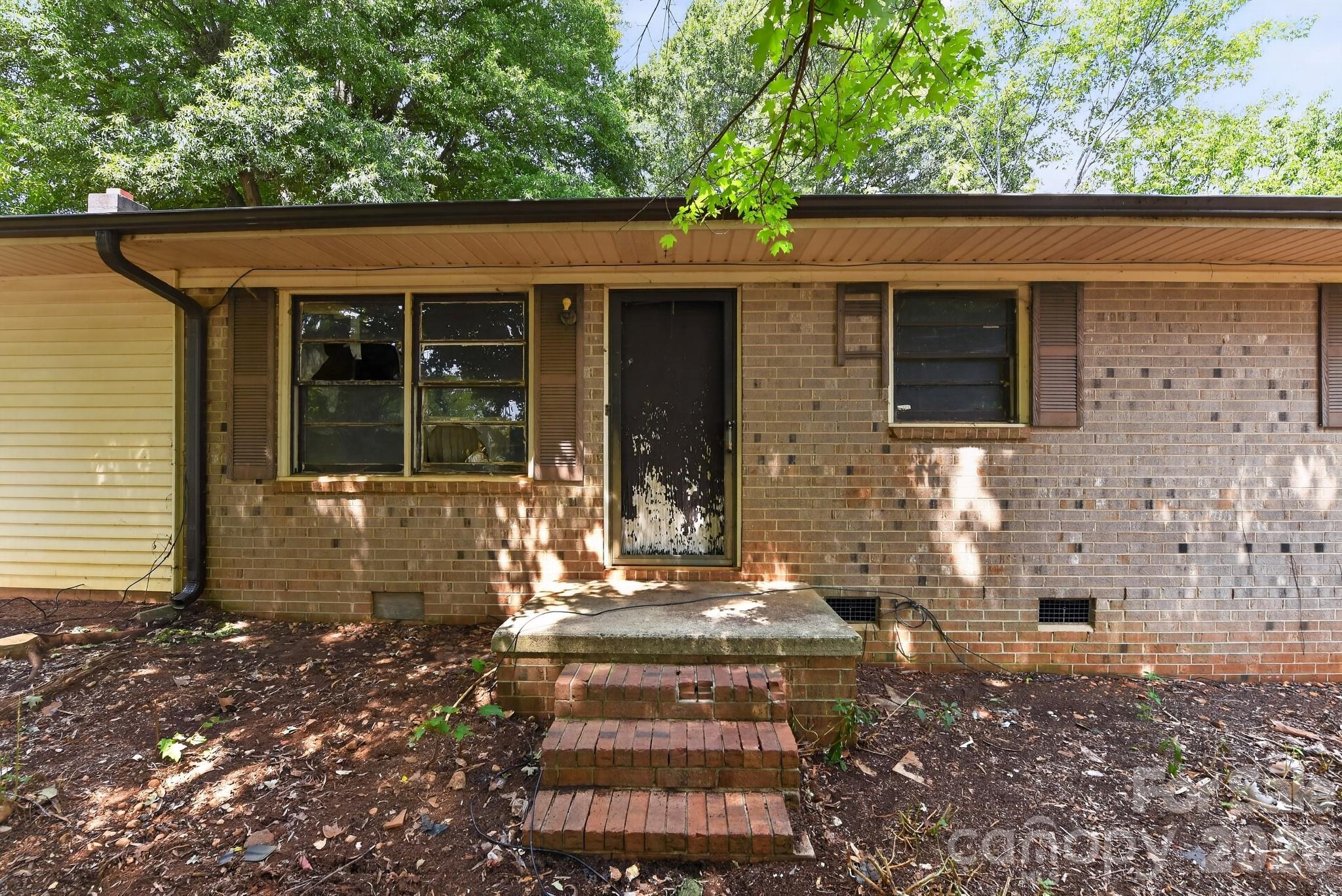 1393 Field Circle