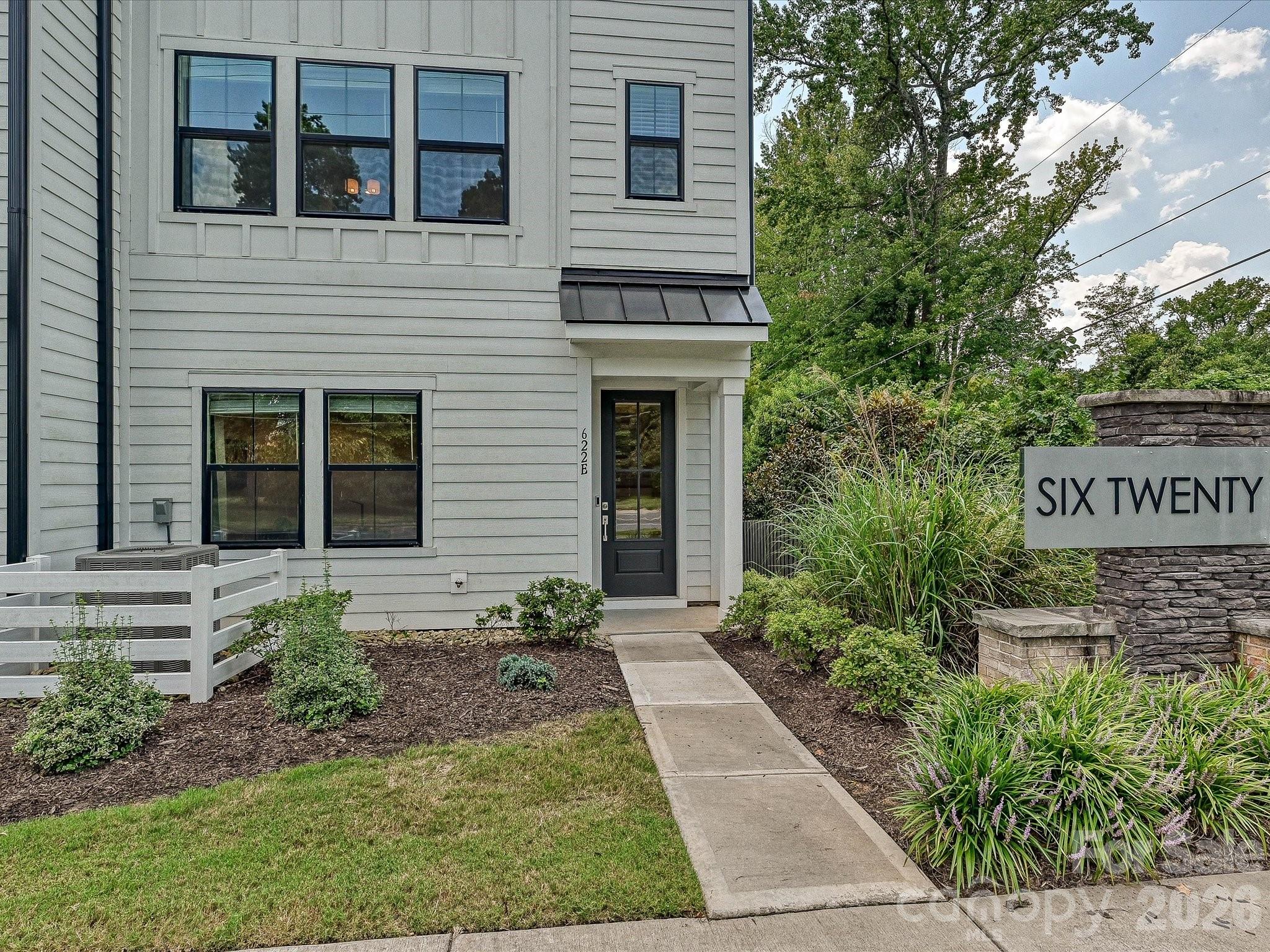 622 E Woodlawn Road