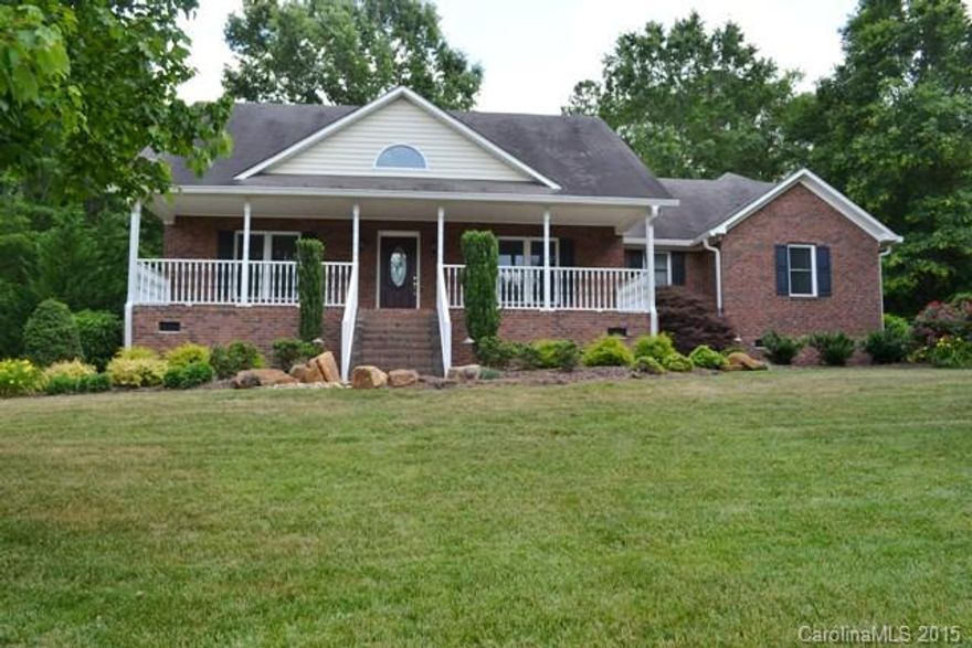 This stunning home is one to see! Vaulted great room with gas log fireplace and  Dining Room with chair railing and beautiful hardwoods. Master on the main and extra large master bath with jetted tub, and bonus on the second floor. Beautiful manicured front yard and private back yard with oversized sunroom with ceramic tile. 
*Age of home and HOA are both estimated.