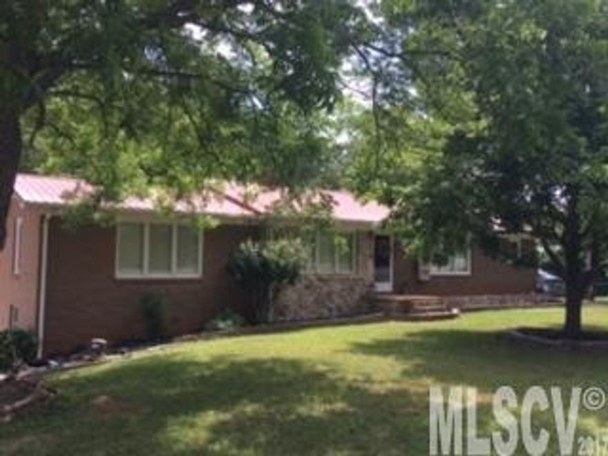 Stunning brick ranch with laminate and bamboo flooring thru-out the home. Main level living features: Kitchen with stainless steel appliances, large dining room for entertaining, formal living room and fantastic great room! Master on main with master bath. Second bedroom and 1/2 bath. Full basement partially finished with an apartment  style living area downstairs, 3rd bedroom, full bath, den &kitchenette. Storage galore in the unfinished area of the basement and dbl garage. Fenced-in backyard and private location, outside the city limits & minutes from Highway 321 and 127. A must see!