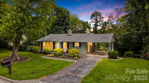 Photo of 1518 11th Street NW, Hickory, NC 28601 (MLS # 4410001)