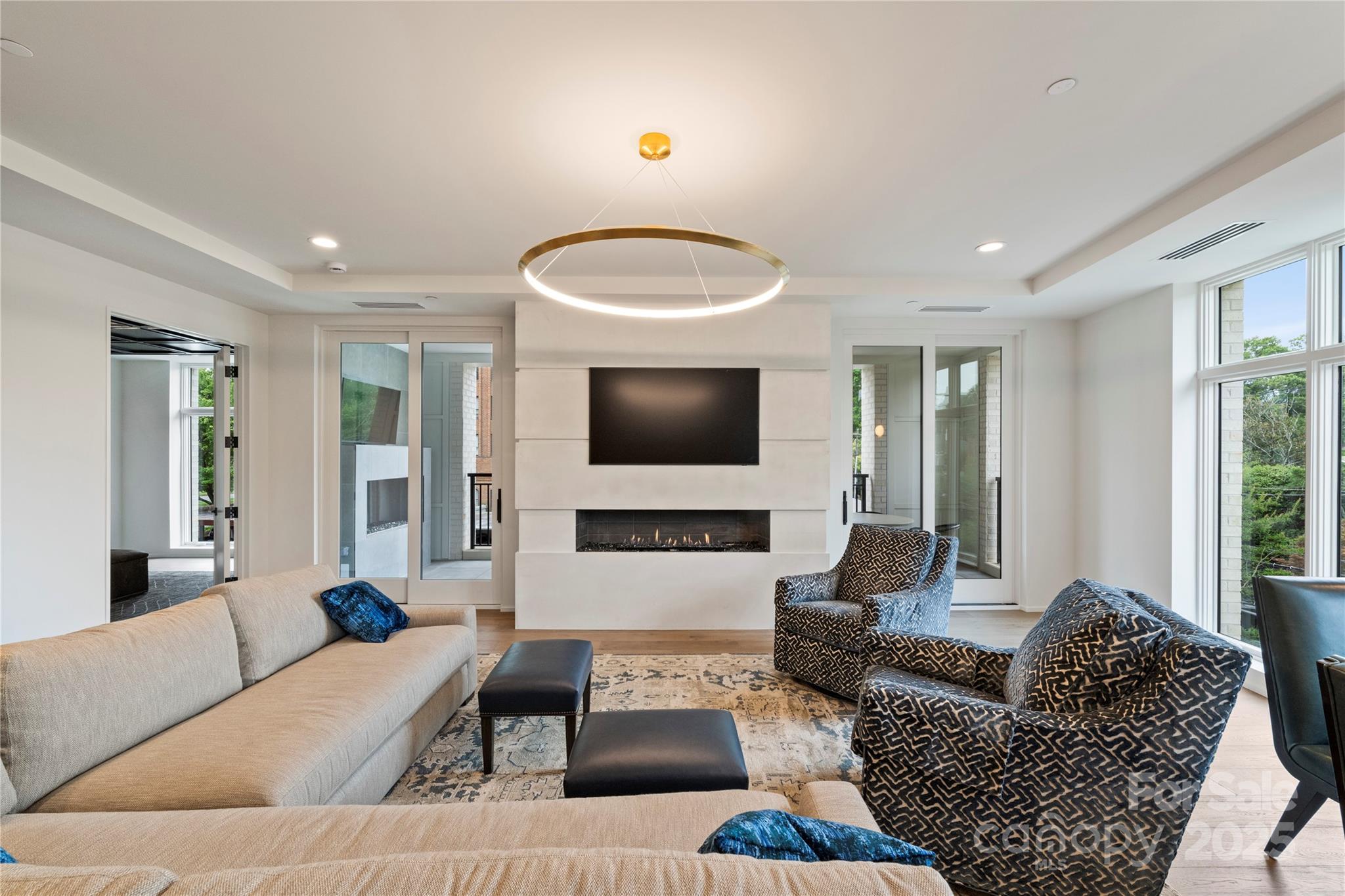 1500 Queens Road 204