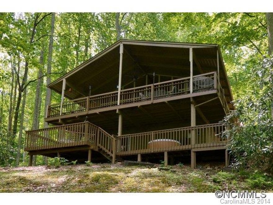 A Wall of Windows brings the spectacular outdoor scenery into this cool & soothing 3BD/2BA retreat. You'll love the feel of this recently updated home: vaulted tongue & groove ceilings in the great room with a wood burning fireplace, tiled kitchen w/breakfast bar, convenient laundry, and comfortable guest rooms. A steaming hot tub is bubbling on the private porch of the spacious master suite. This peaceful home is made for indoor-outdoor living.