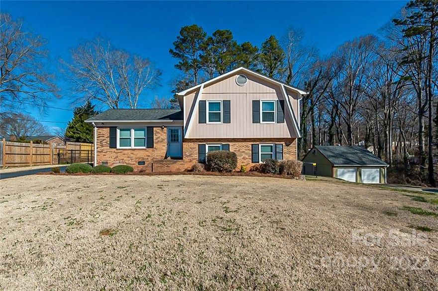 Come check out this fantastic 3 bedroom, 2 bath Tri-level home with a sunroom, updated bathrooms, a detached 2 car garage, and so much more! You won’t want to miss it!