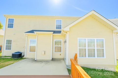 Photo of 1552 Moss Creek Drive, Harrisburg, NC 28075 (MLS # 4300799)