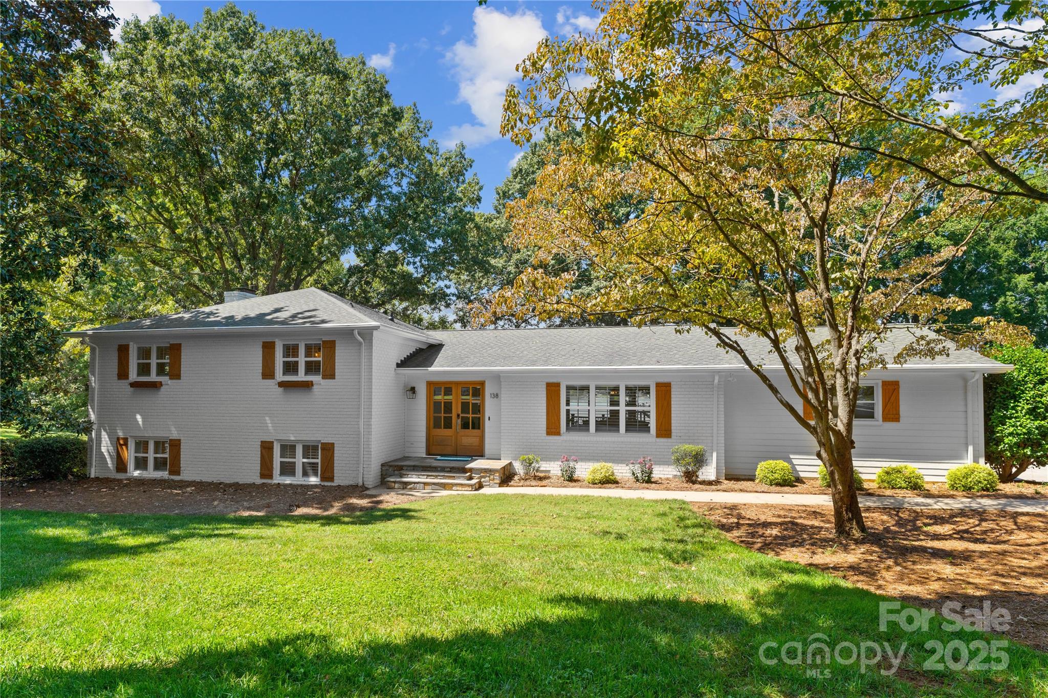 138 Lakefront Drive