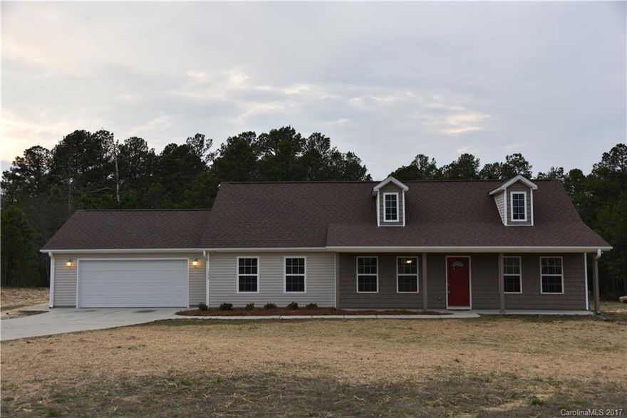 3 bedroom, 2 bath ranch home is like new on a large lot with over 2 acres! Hardwoods, Granite, Tile, gas appliances and more. Just minutes from the I77 in rock hill school district.