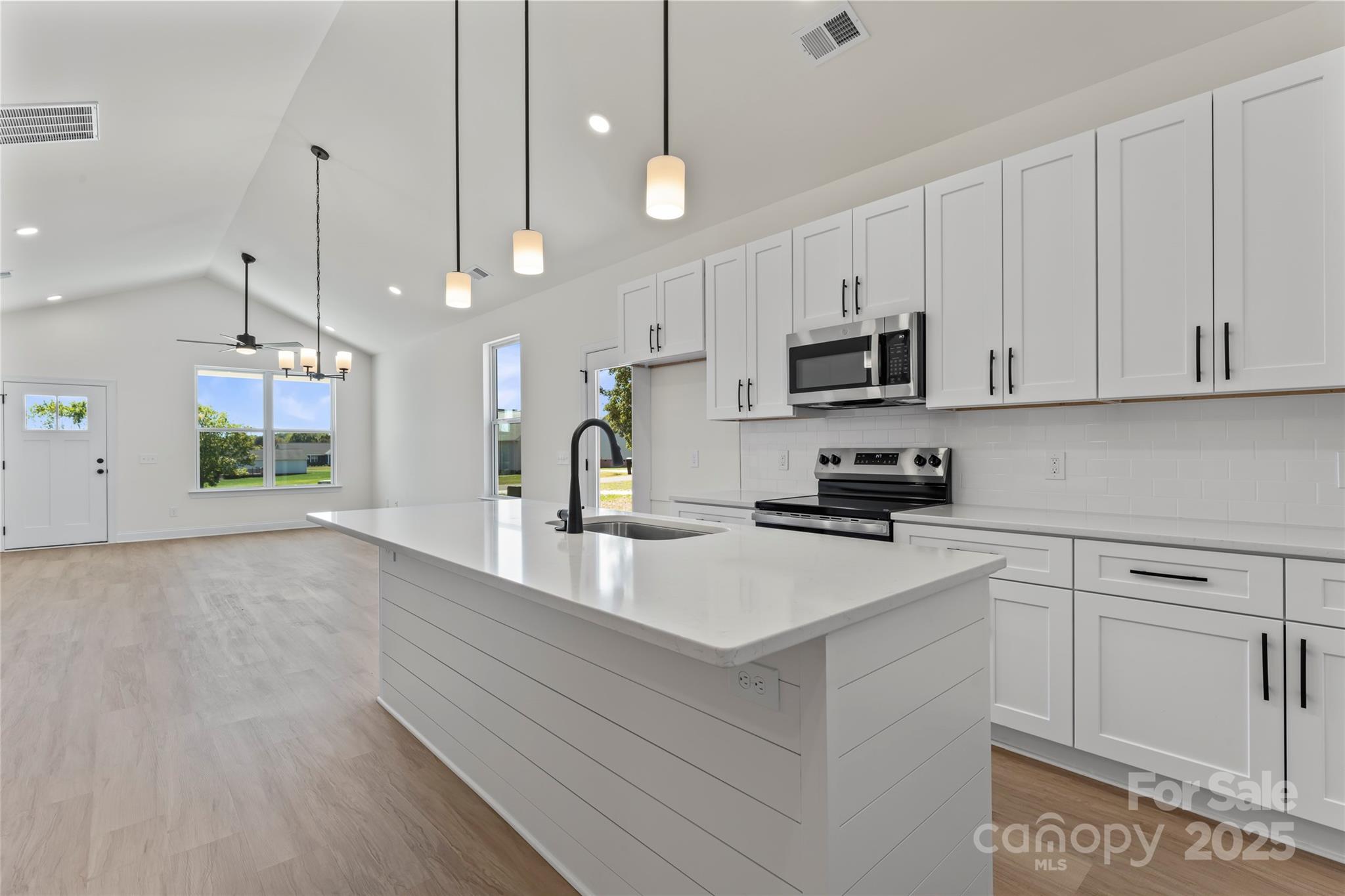 113 E Edinburgh Court