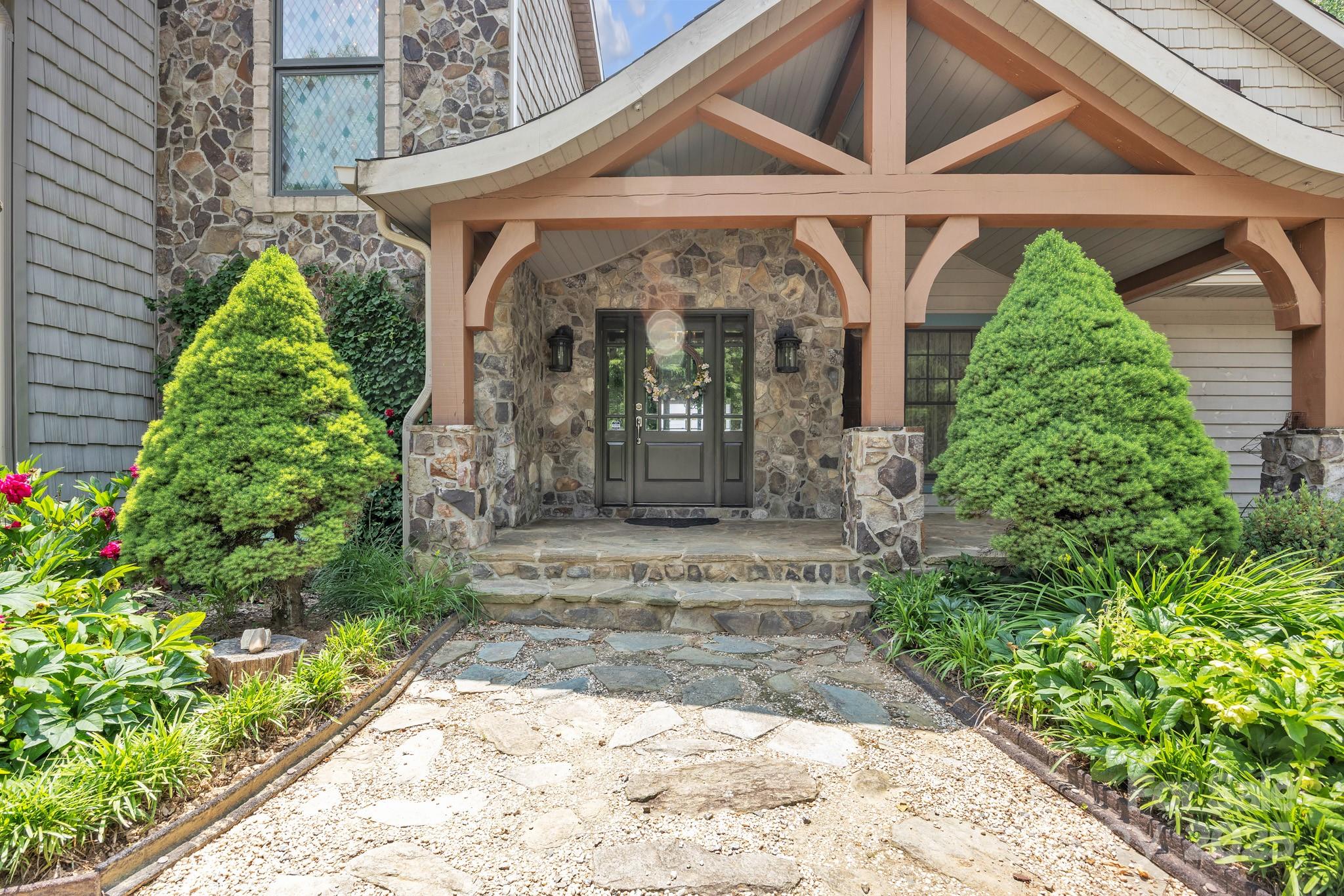 323 Rumpoles Way