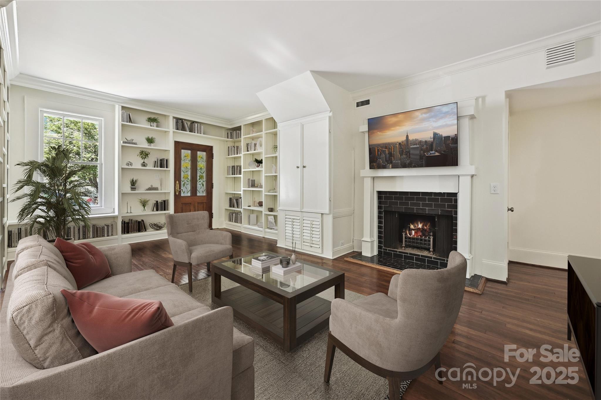 402 W 8th Street