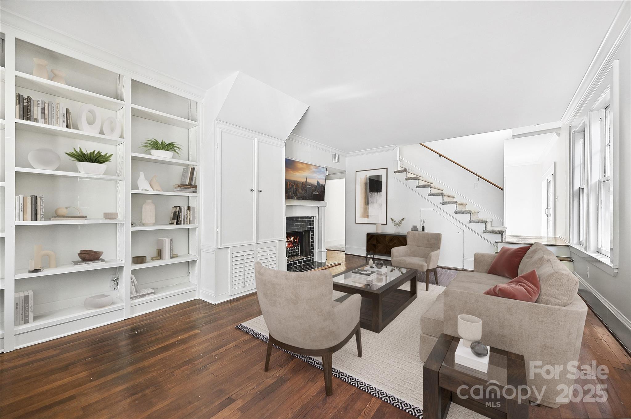 402 W 8th Street
