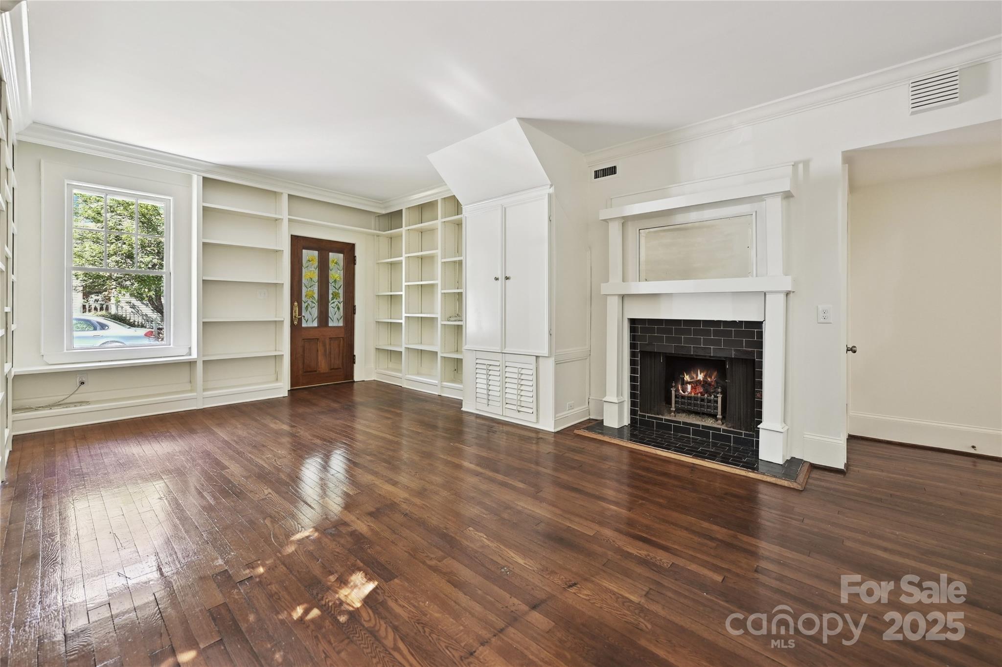 402 W 8th Street