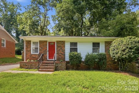 Photo of 717 Crater Street, Charlotte, NC 28205 (MLS # 4391889)
