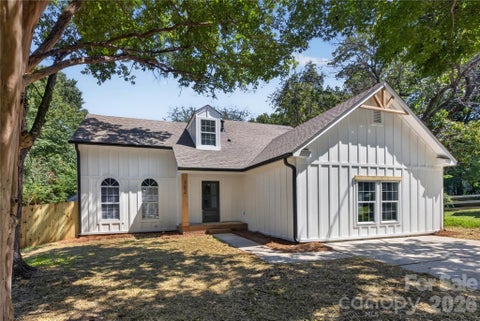 Photo of 702 Foxborough Road, Charlotte, NC 28213 (MLS # 4421648)