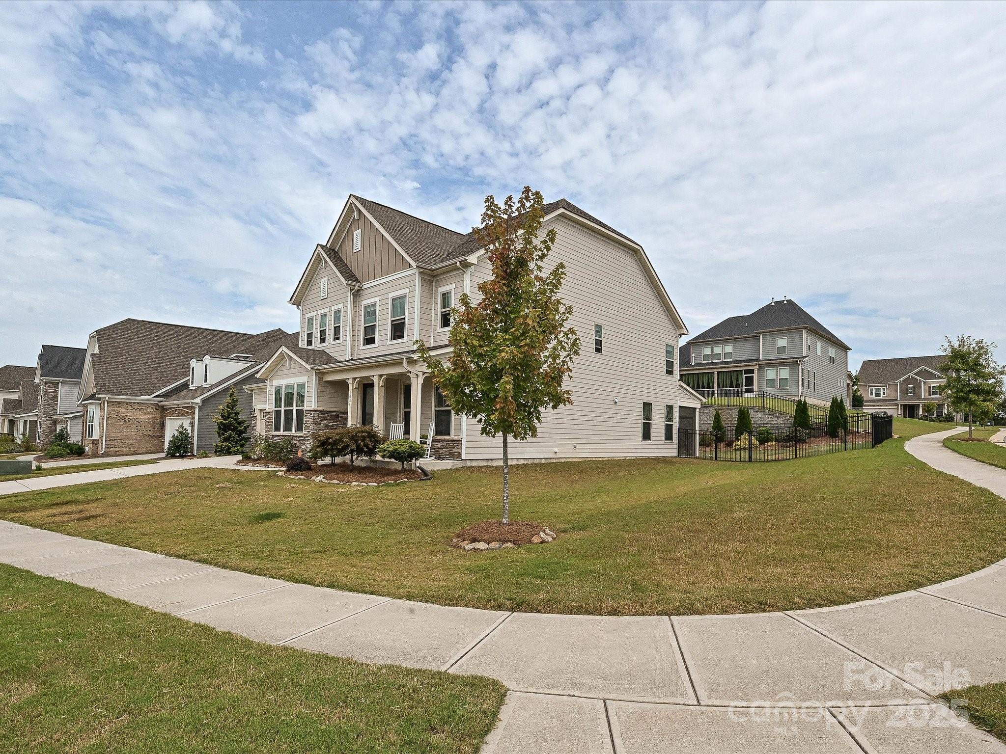 1086 Macallum Drive NW