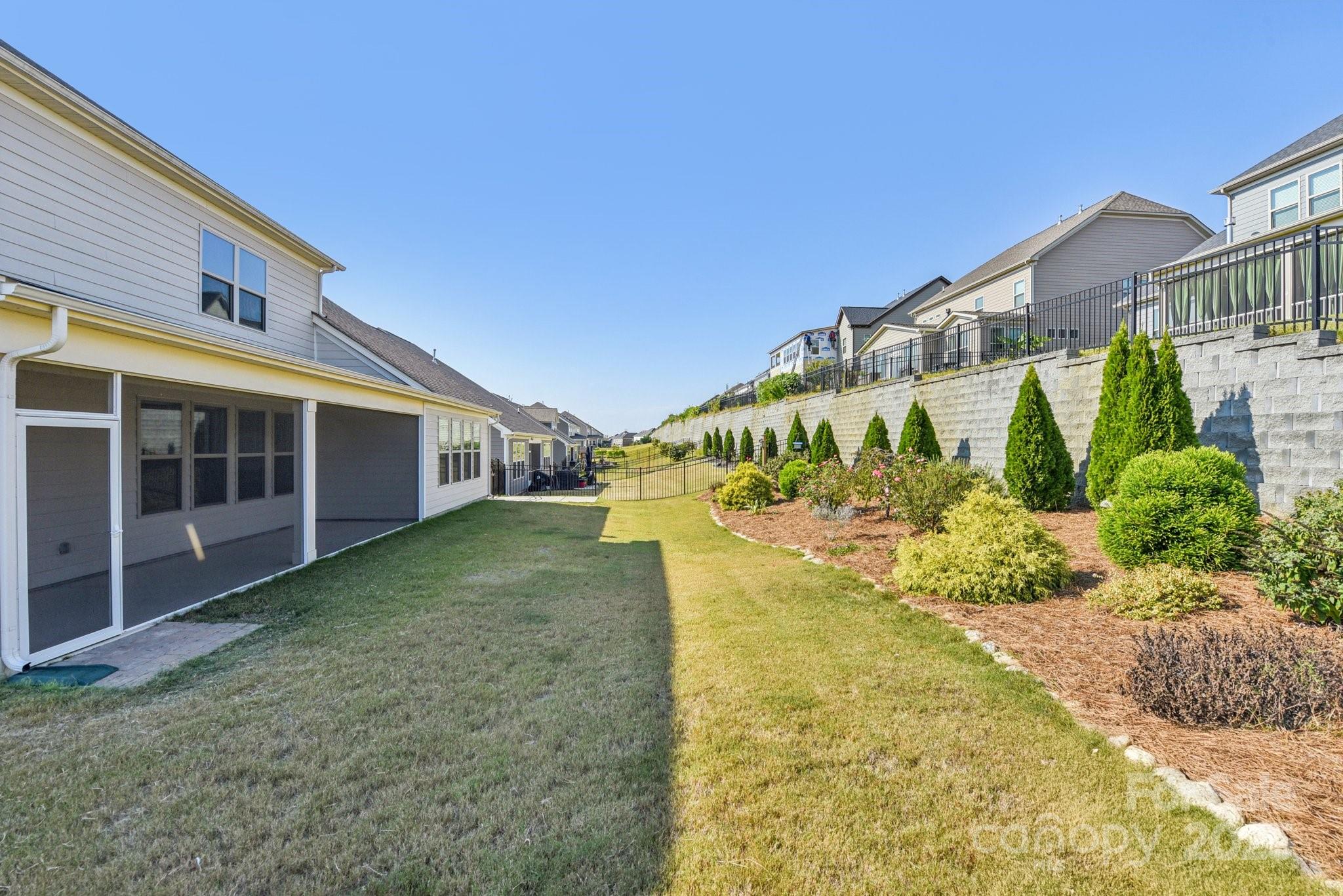 1086 Macallum Drive NW