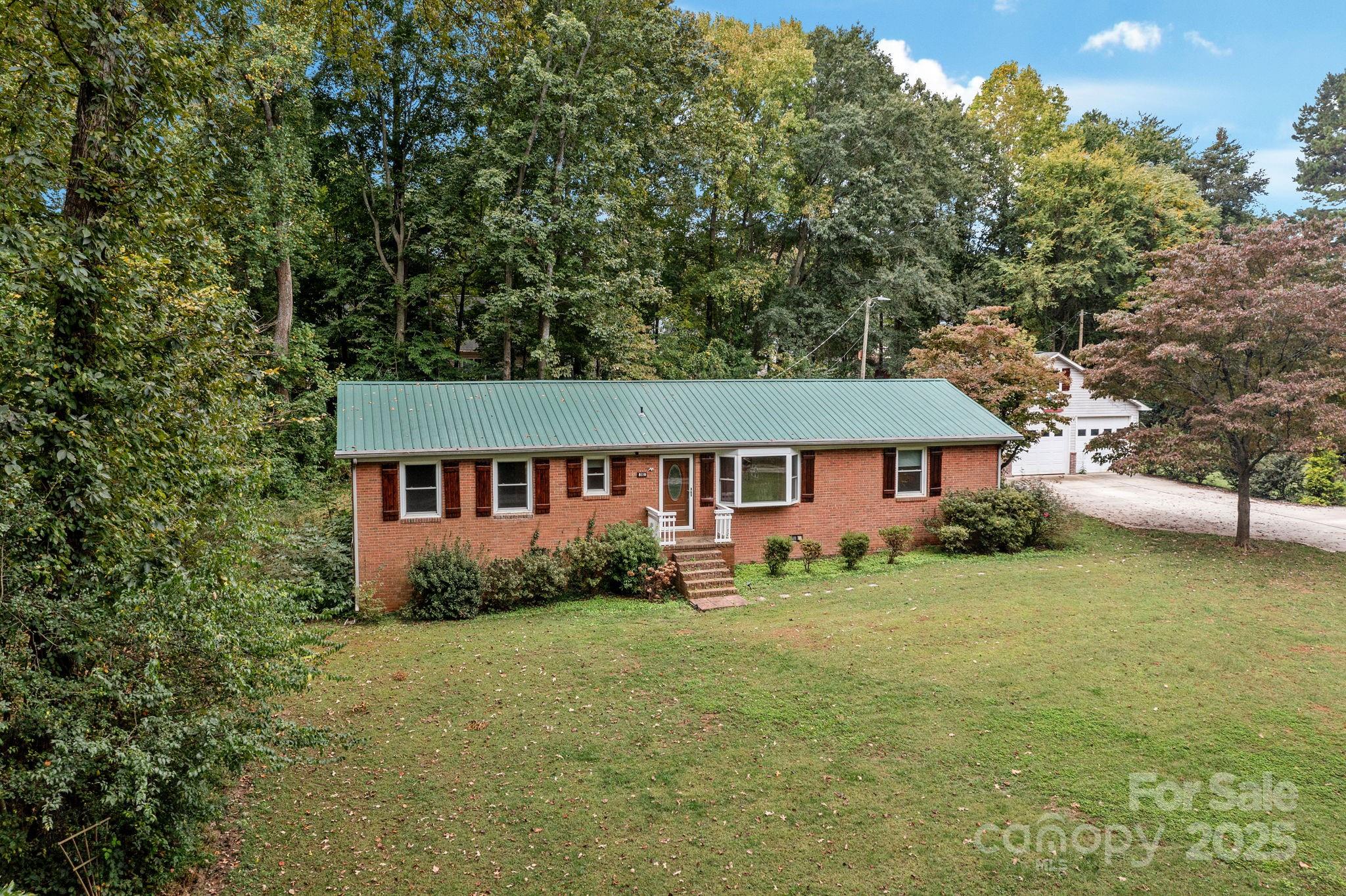 8110 Squirrel Hill Lane