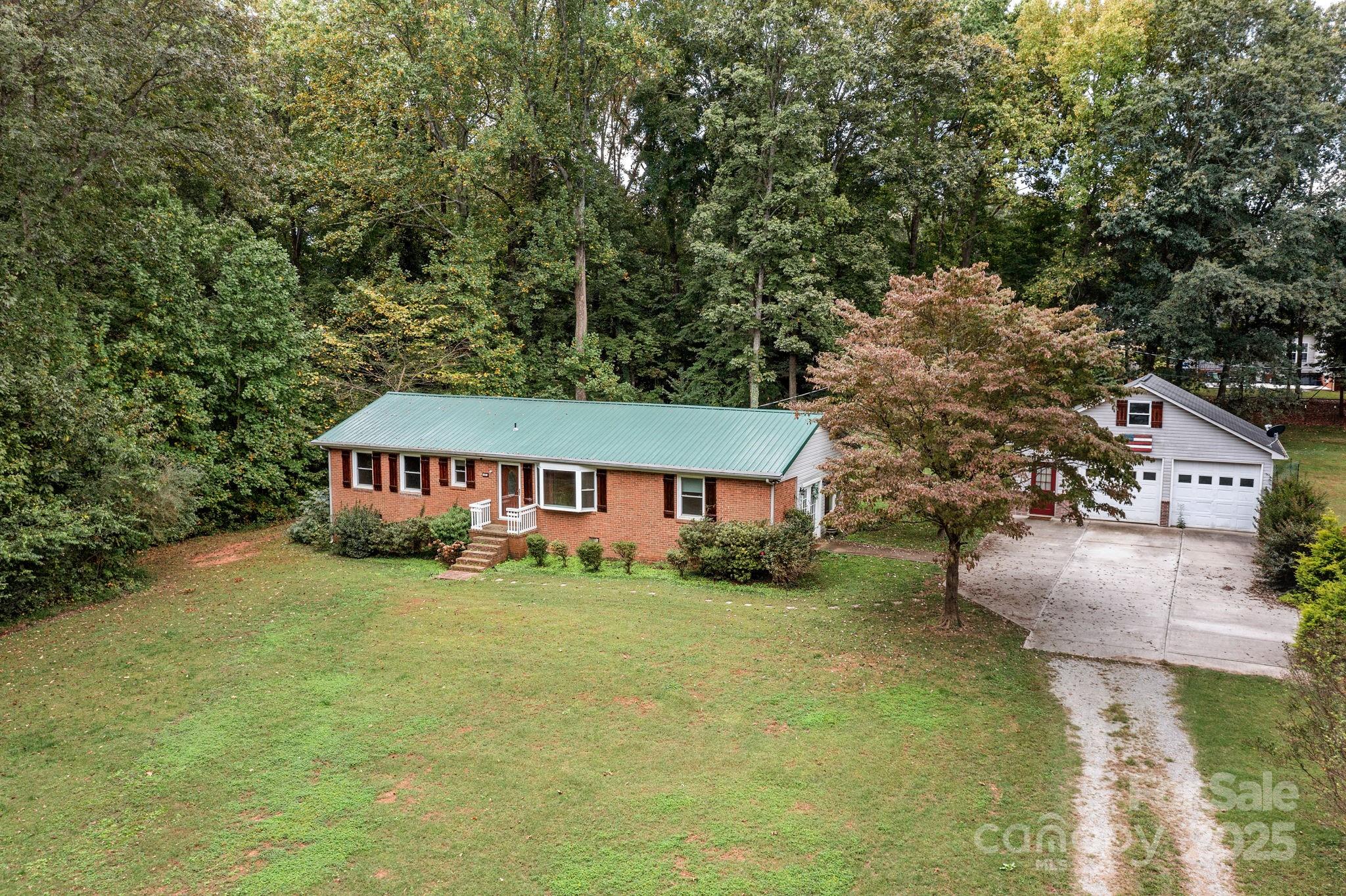 8110 Squirrel Hill Lane
