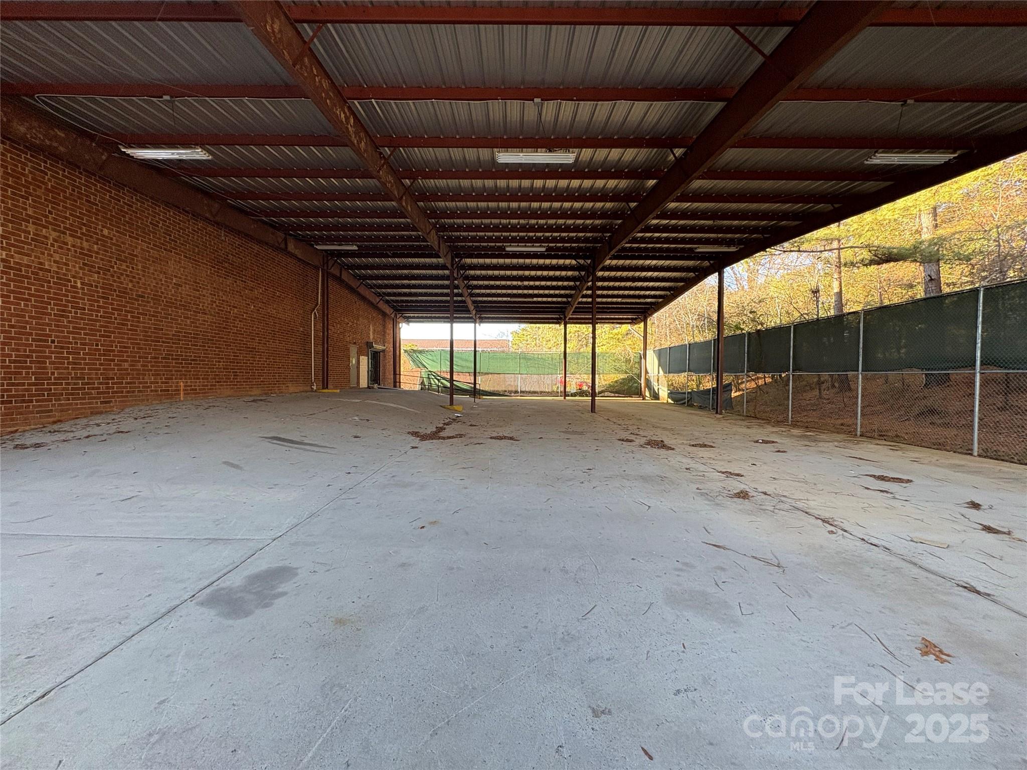 2520 W Roosevelt Boulevard