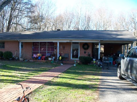 Single Family Residence in Lincolnton NC 221 Generals Boulevard.jpg