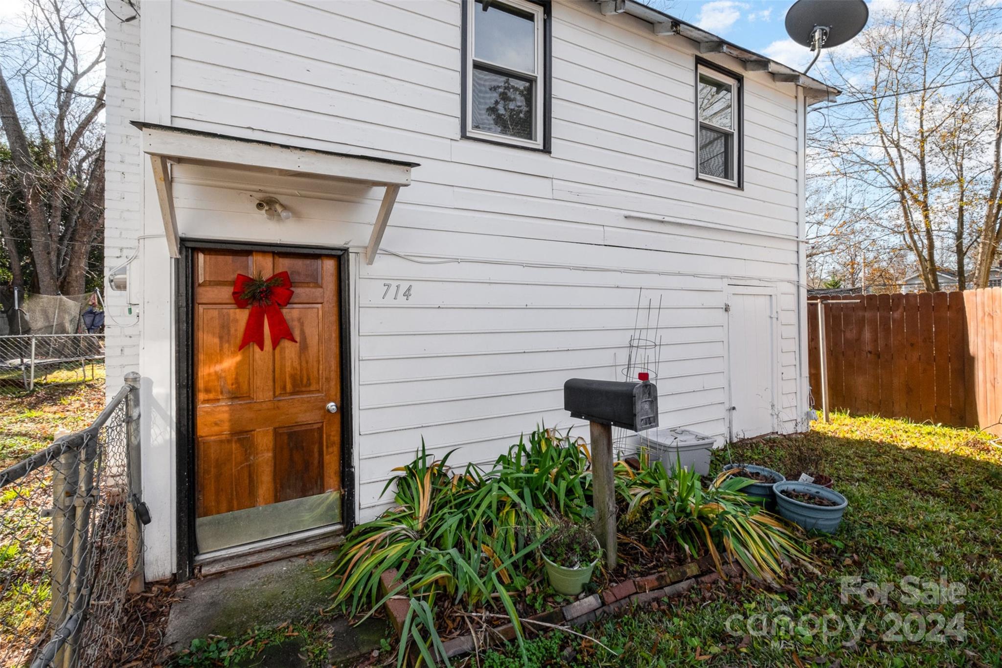 714, 716 Lucas Street 2A