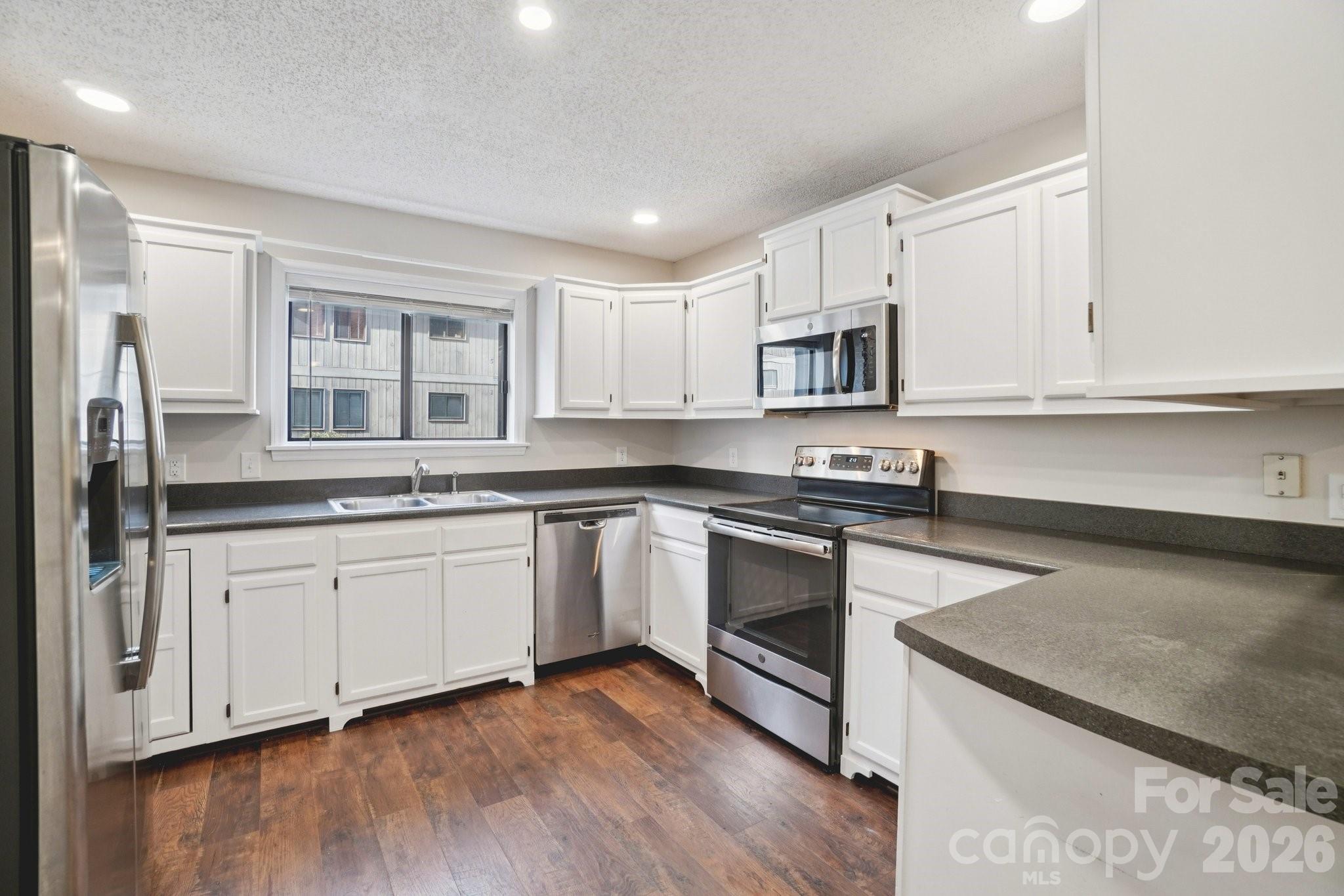 Laurel Park Villas - Residential