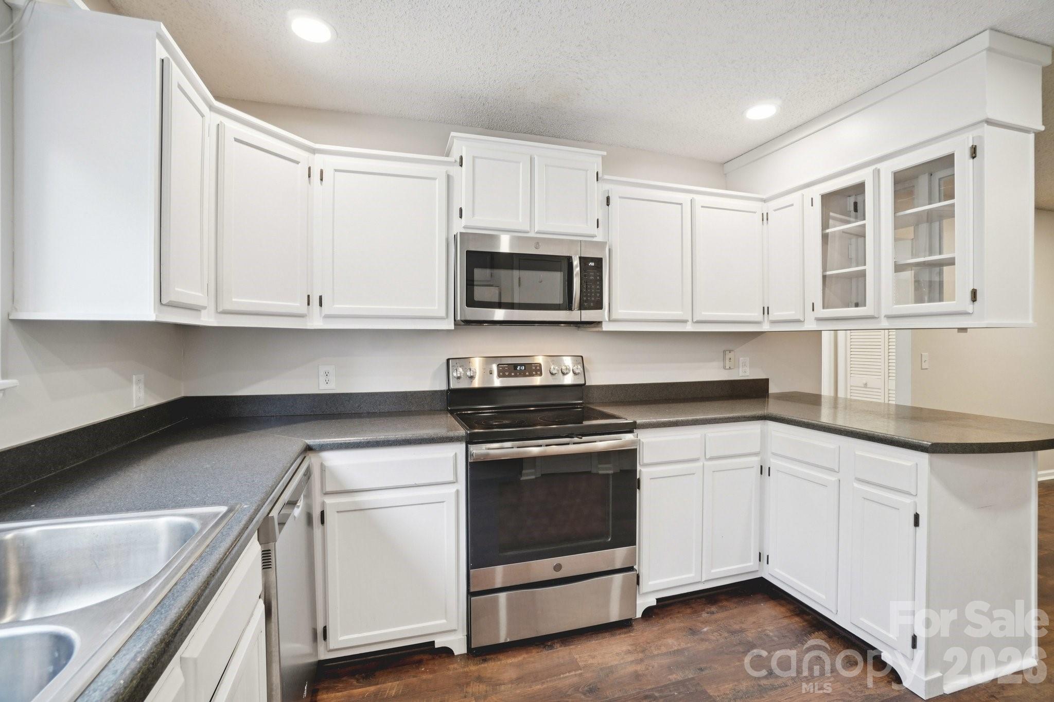 Laurel Park Villas - Residential