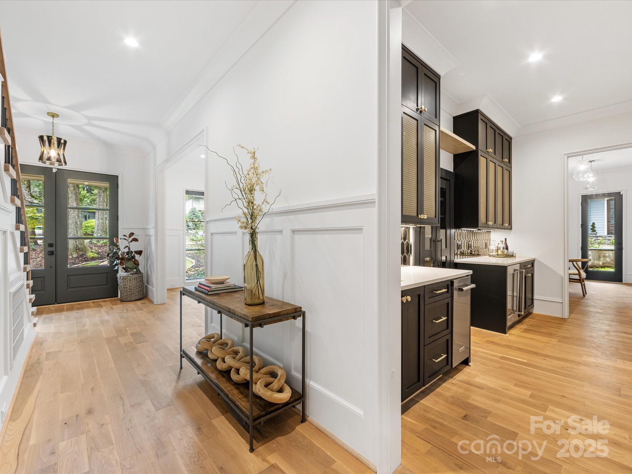 438 Wonderwood Drive