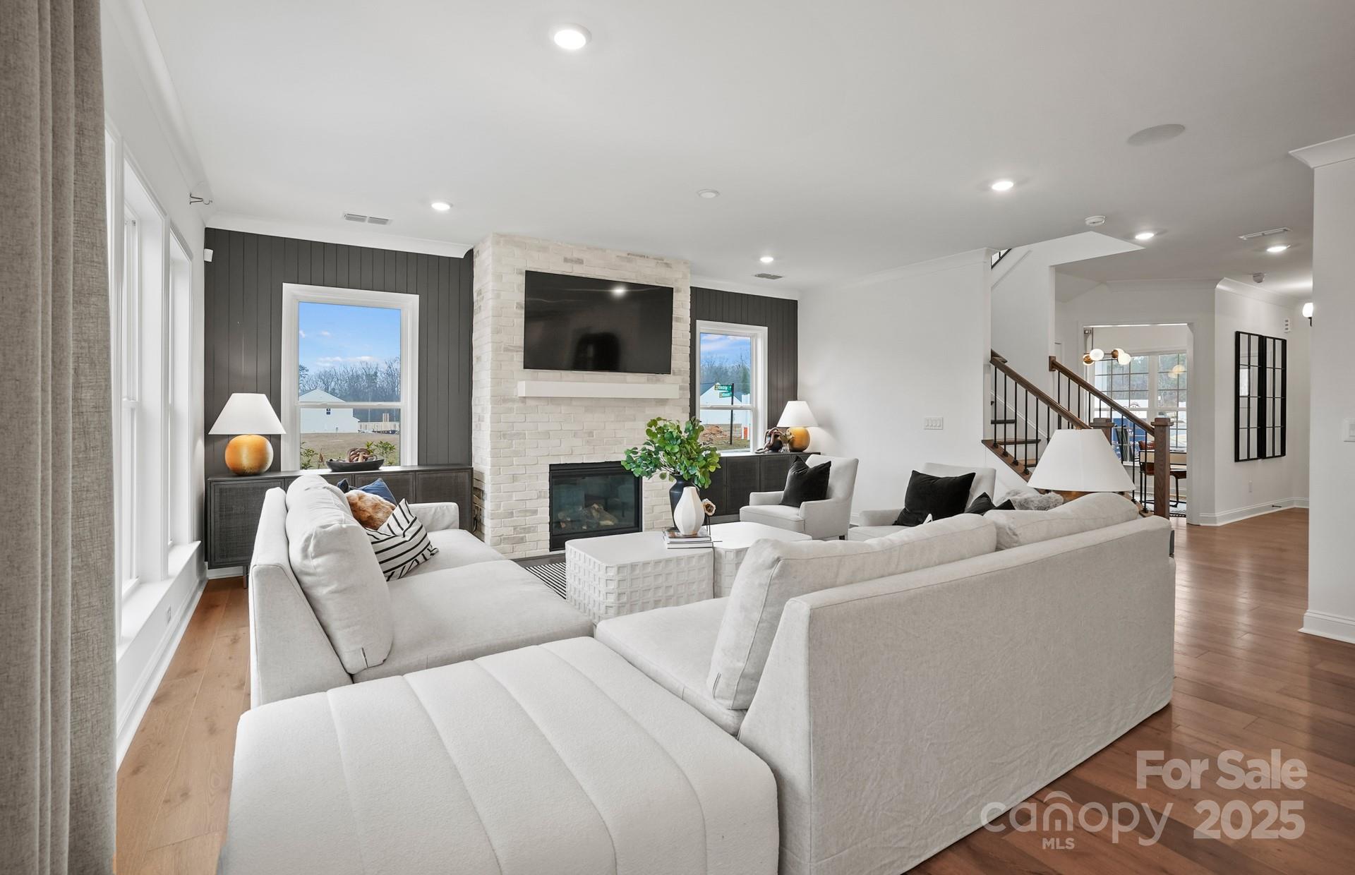 2146 Riverbend Avenue 18