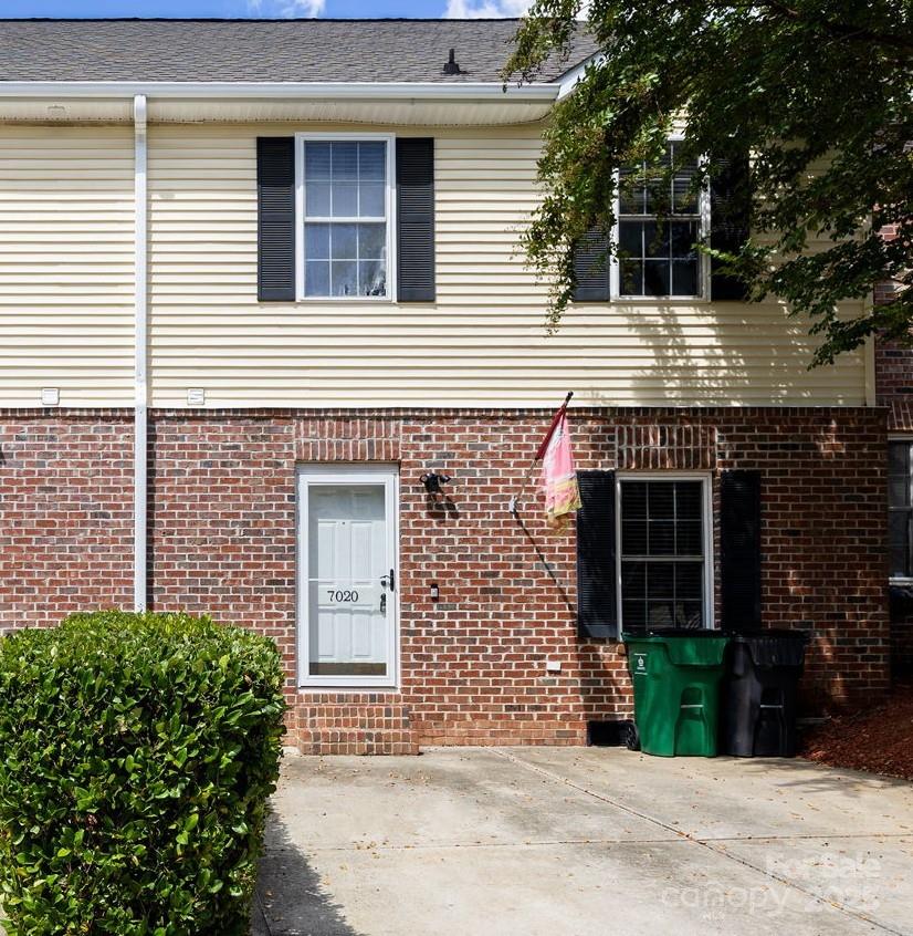 7020 Walnut Ridge Court