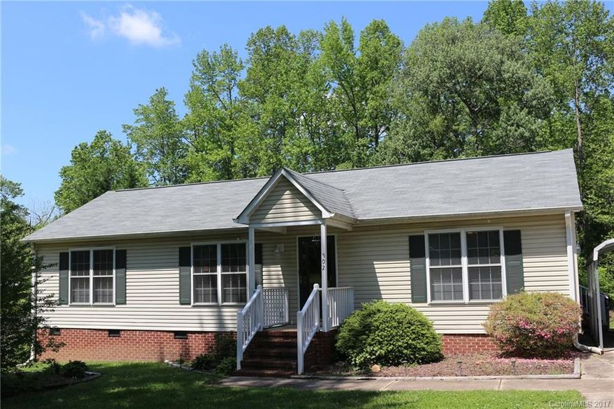 Enjoy the small town feel in this lovingly maintained 3 bedroom 2 bath home. Listen to the birds from the covered and screened deck. All appliance will stay. Transferable home warranty. Recent Termite Agreement. roof-5yrs. 
Close to shopping and I 85.