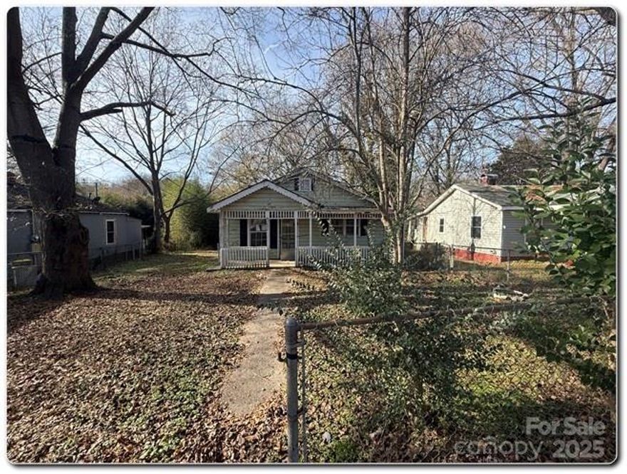 Investor’s dream opportunity on a large, spacious lot with endless potential. This property requires a full renovation and is being sold as a complete rehab project. Perfect for investors, builders, or renovators looking to transform a blank canvas into a profitable asset. Bring your vision and creativity—this one has tremendous upside!