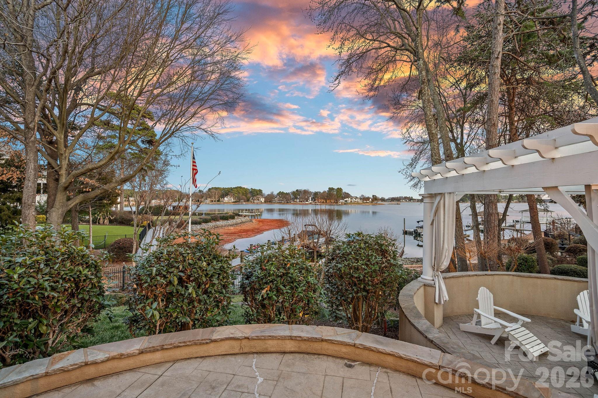 The Peninsula - Residential