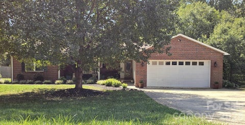 Photo of 827 Ferndale Drive, Statesville, NC 28677 (MLS # 4424302)