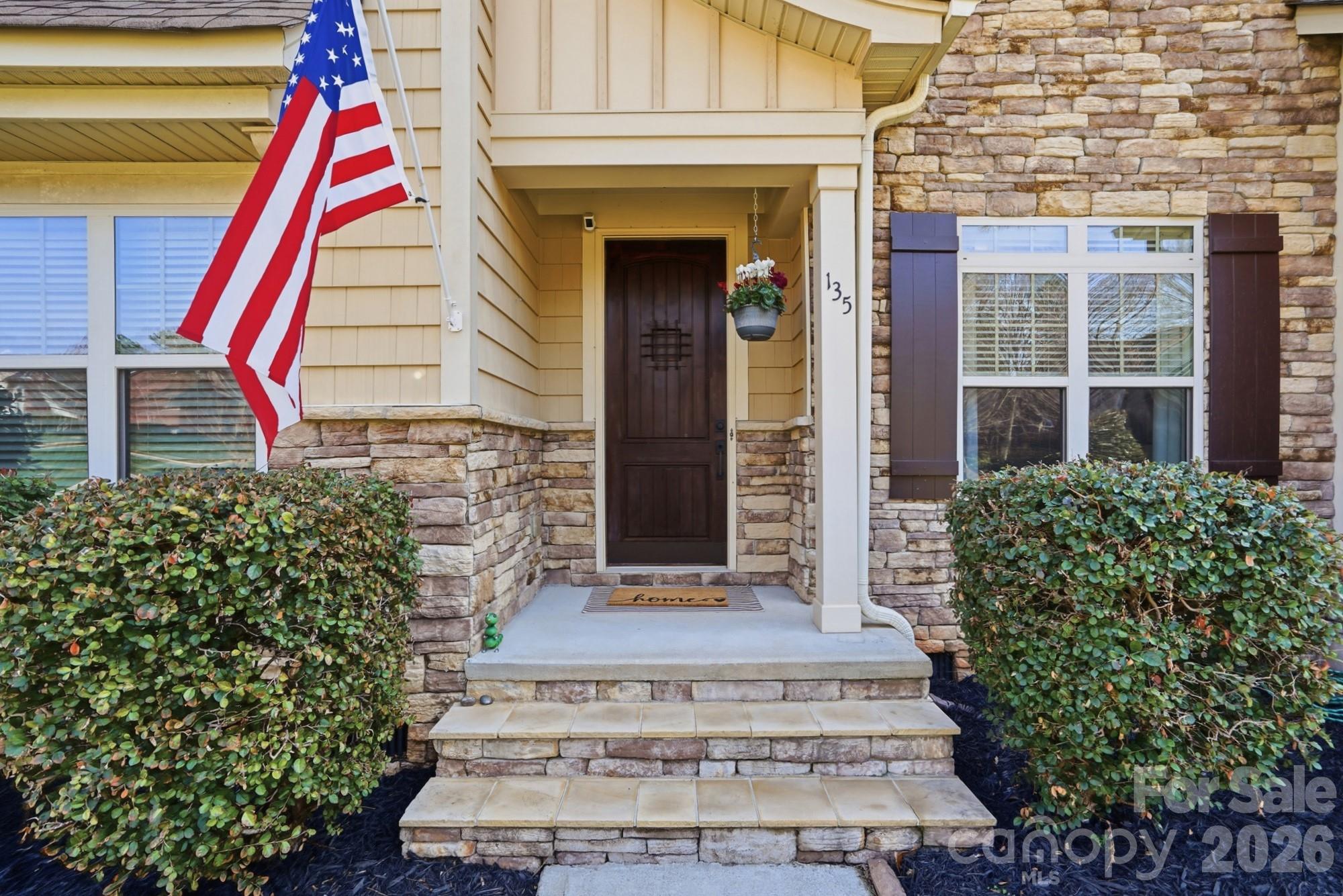 135 Lakeshore Hills Drive