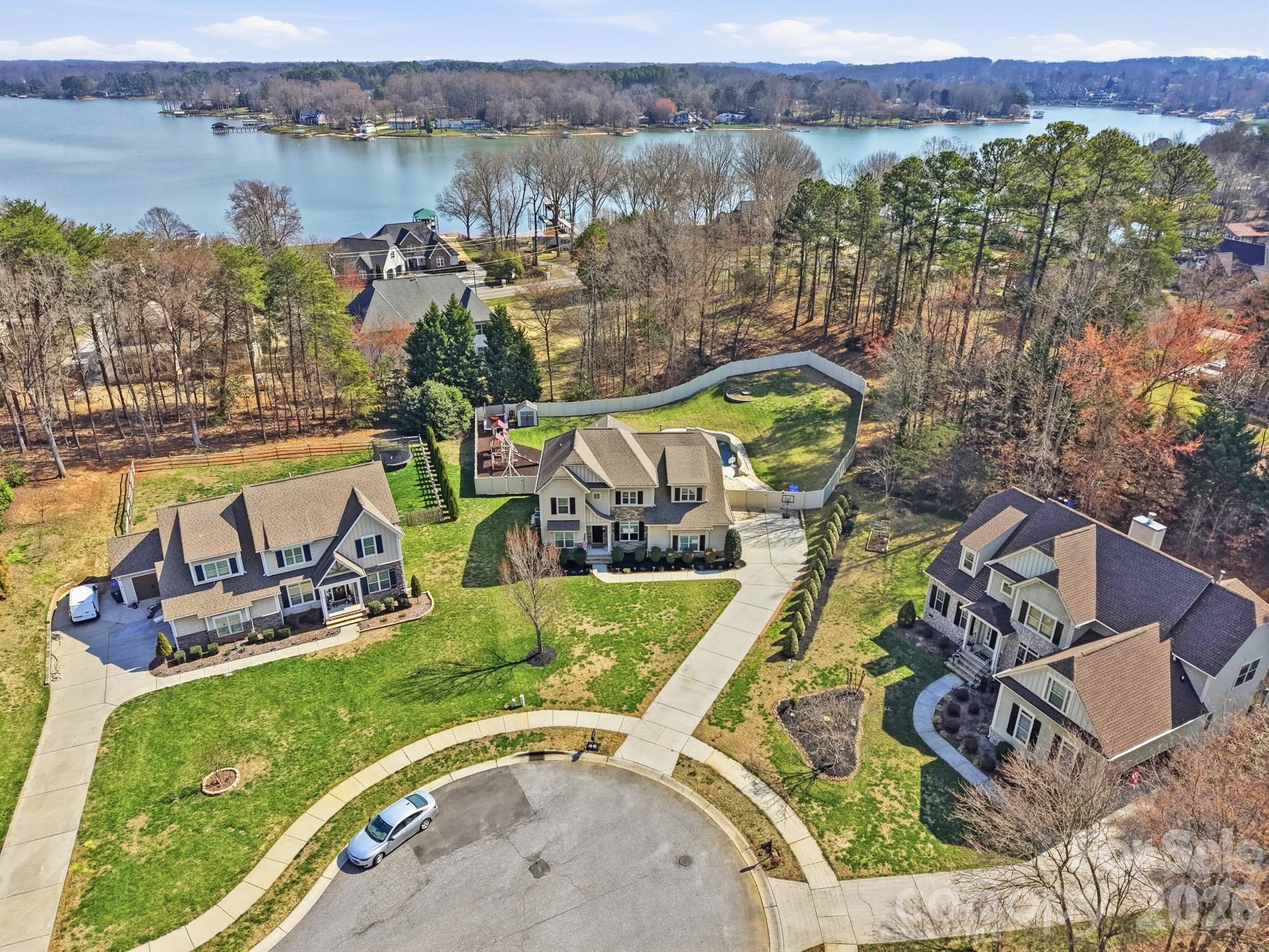 135 Lakeshore Hills Drive