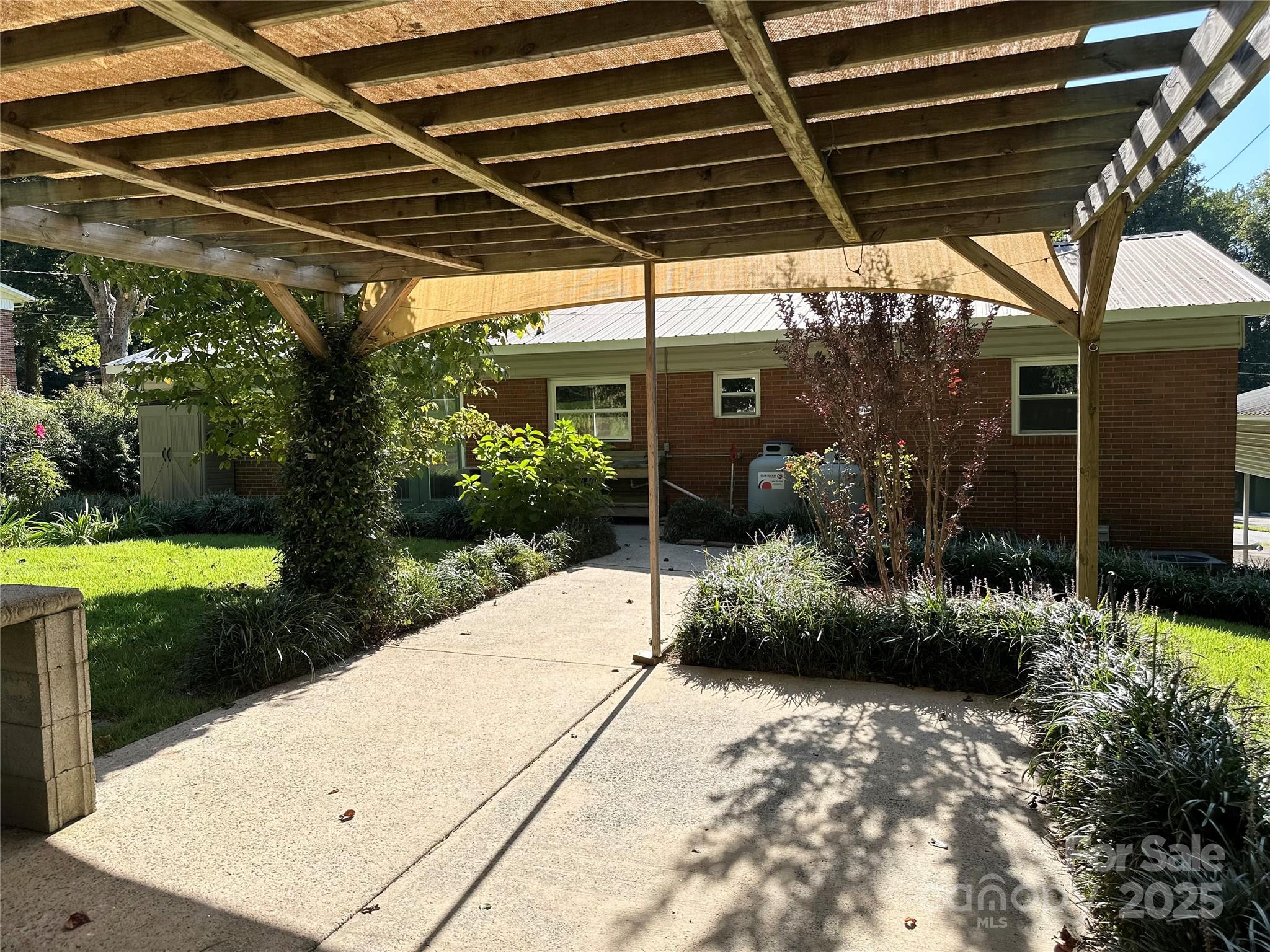 Lenoir, North Carolina 28645, United States, 3 Bedrooms Bedrooms, ,2 BathroomsBathrooms,Residential,Under Contract,208515