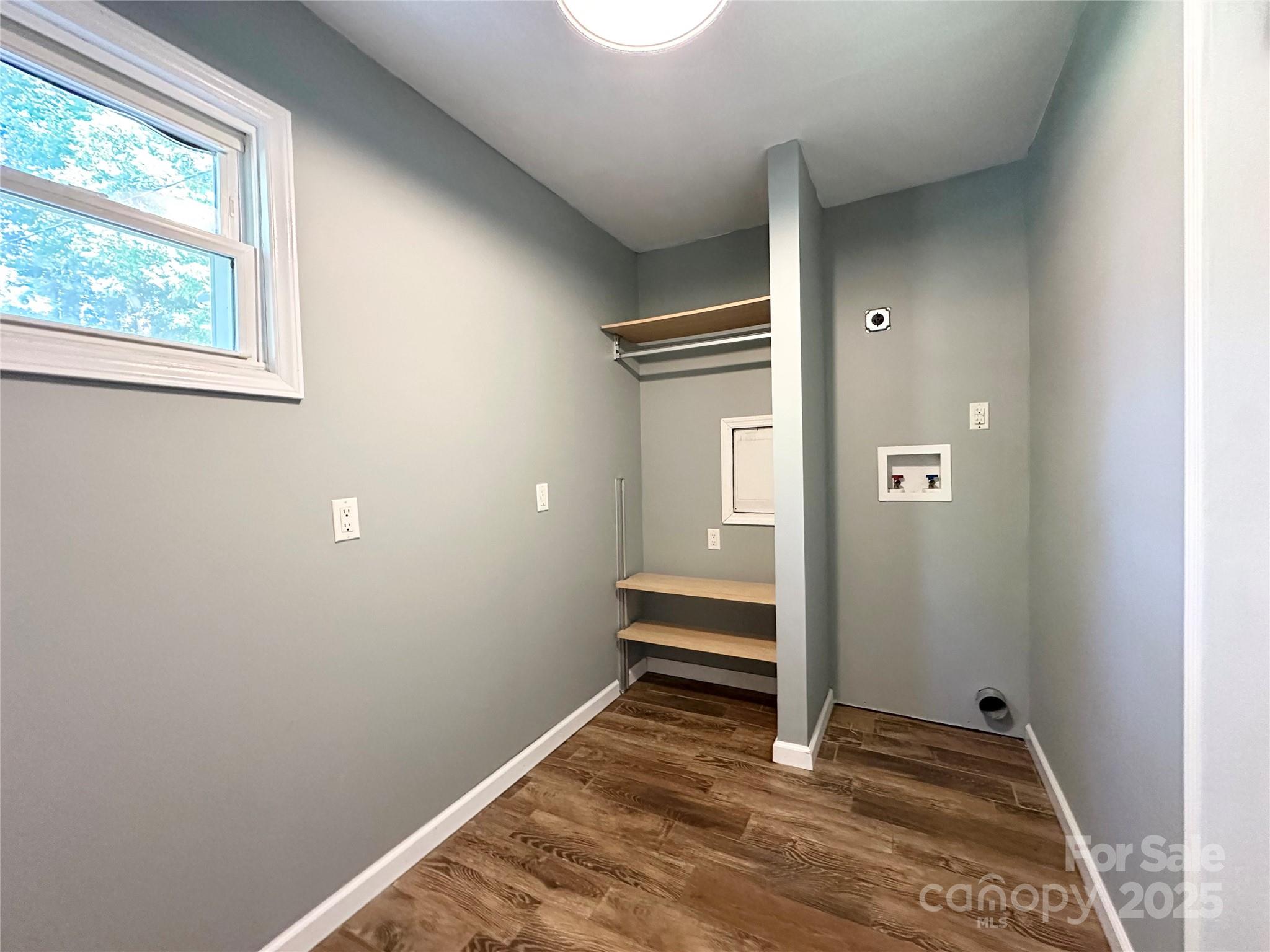 Lenoir, North Carolina 28645, United States, 3 Bedrooms Bedrooms, ,2 BathroomsBathrooms,Residential,Under Contract,208515