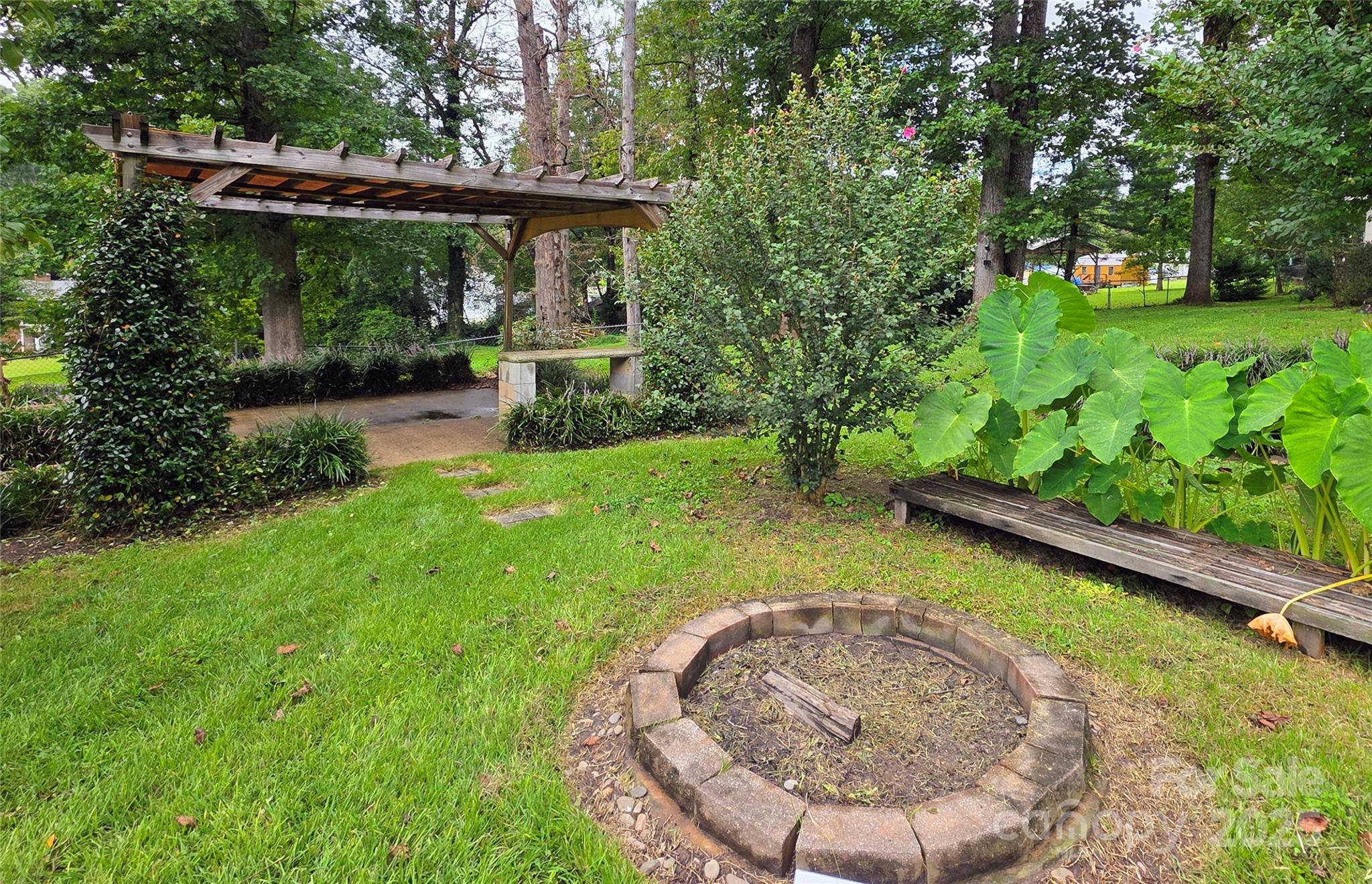 Lenoir, North Carolina 28645, United States, 3 Bedrooms Bedrooms, ,2 BathroomsBathrooms,Residential,Under Contract,208515