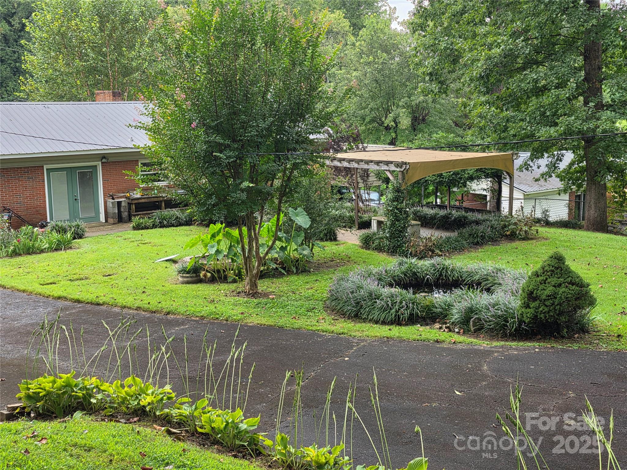 Lenoir, North Carolina 28645, United States, 3 Bedrooms Bedrooms, ,2 BathroomsBathrooms,Residential,Under Contract,208515