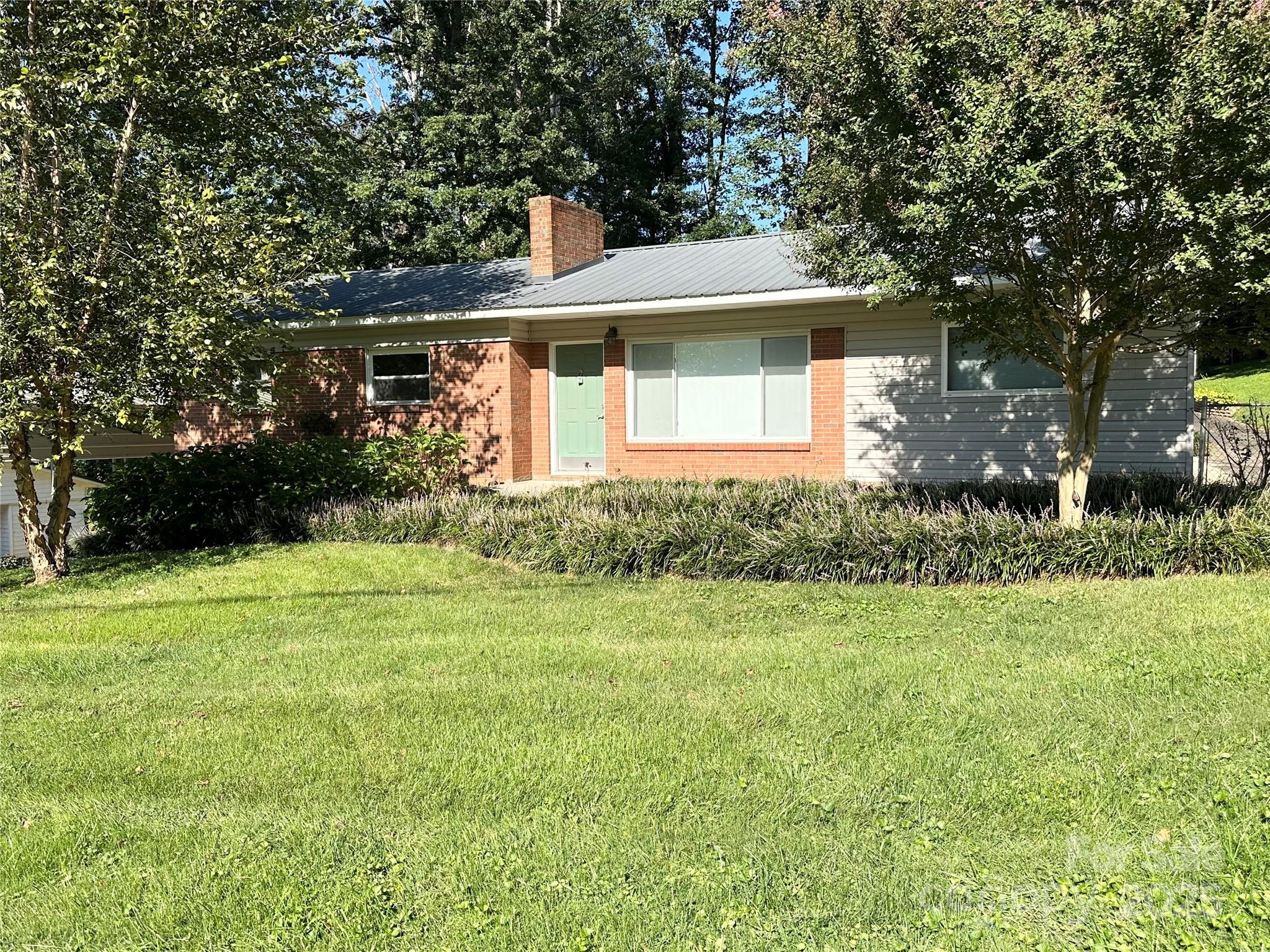 Lenoir, North Carolina 28645, United States, 3 Bedrooms Bedrooms, ,2 BathroomsBathrooms,Residential,Under Contract,208515