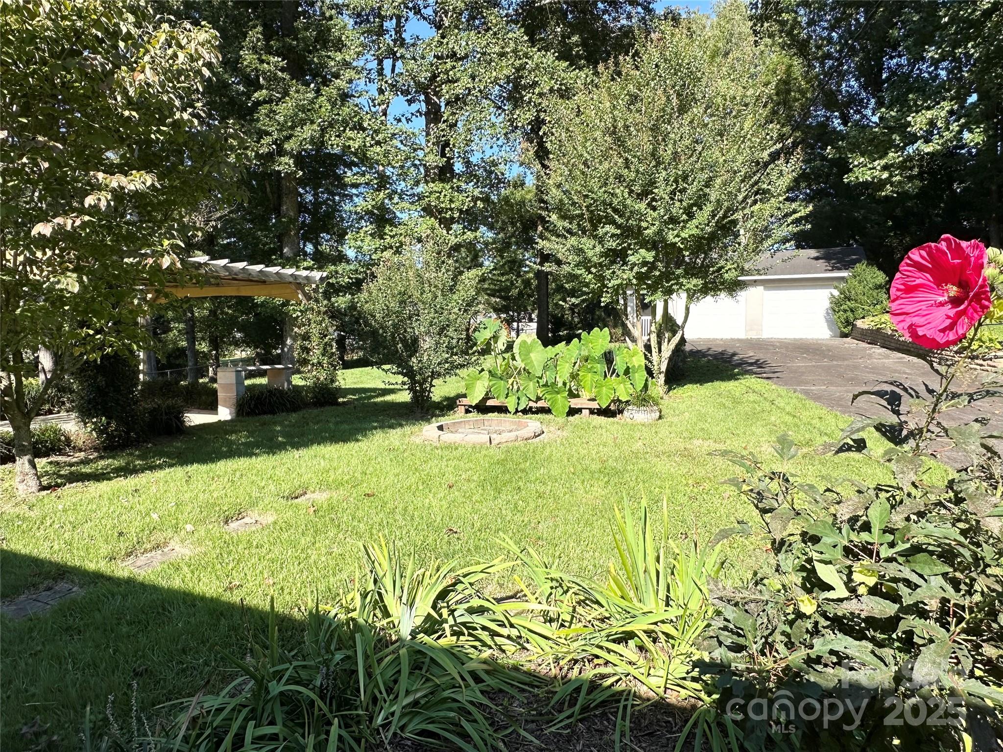 Lenoir, North Carolina 28645, United States, 3 Bedrooms Bedrooms, ,2 BathroomsBathrooms,Residential,Under Contract,208515